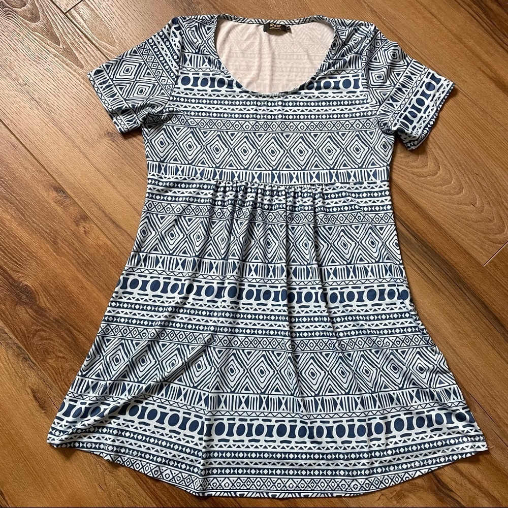 R&B Collection blue geo print scoop neck short sleeve relaxed fit Dress Large - Picture 2 of 10